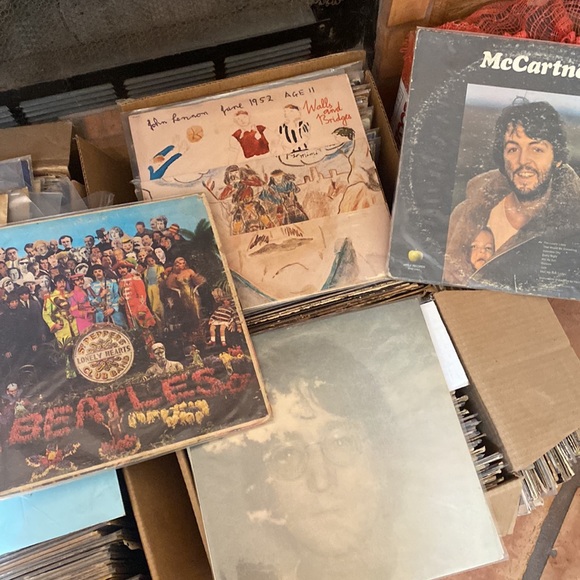 Incredible variety of all your favorite bands on Vinyl from the 60’s 70’s & 80’s - Picture 13 of 14